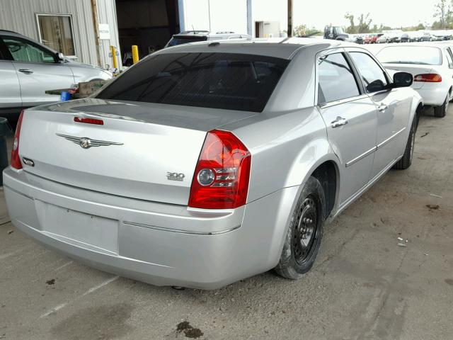 2C3CA5CV3AH306805 - 2010 CHRYSLER 300 TOURIN SILVER photo 4