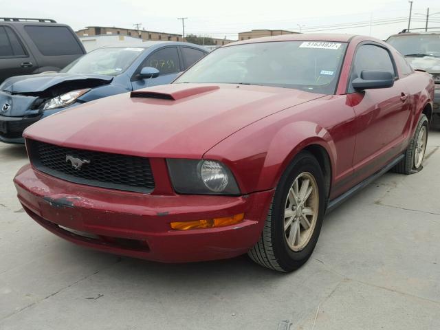 1ZVHT80N085118307 - 2008 FORD MUSTANG BURGUNDY photo 2