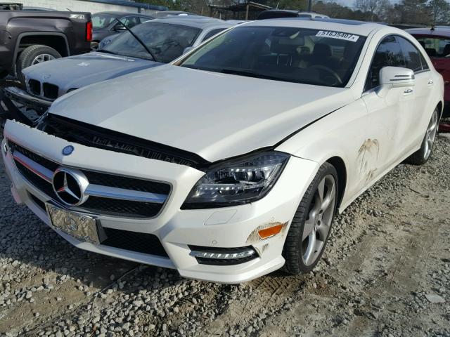 WDDLJ7DB5DA069027 - 2013 MERCEDES-BENZ CLS 550 WHITE photo 2