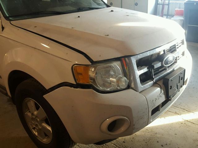 1FMCU02Z08KA78075 - 2008 FORD ESCAPE XLS WHITE photo 9