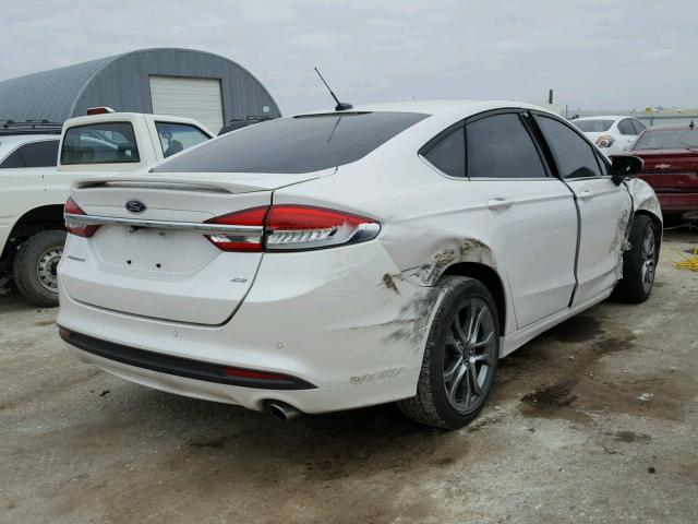 3FA6P0H78HR322135 - 2017 FORD FUSION SE WHITE photo 4