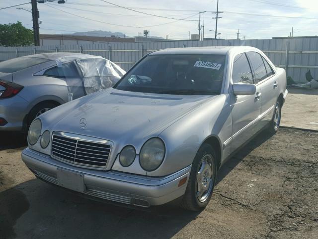 WDBJF70H7XA926836 - 1999 MERCEDES-BENZ E 430 GRAY photo 2