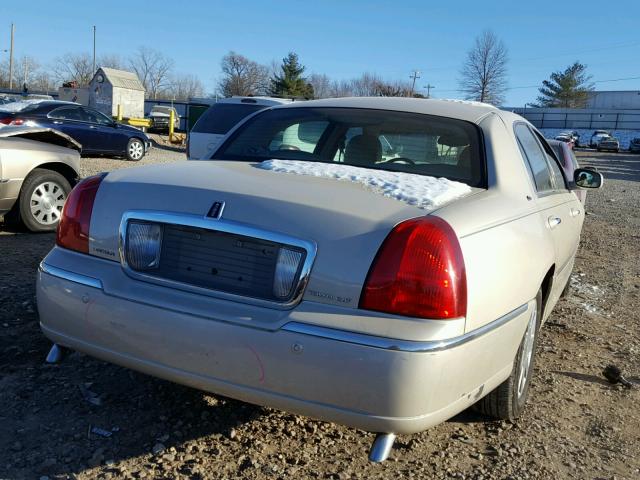 1LNHM83W43Y629445 - 2003 LINCOLN TOWN CAR C WHITE photo 4