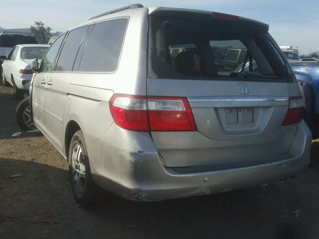 5FNRL38855B009697 - 2005 HONDA ODYSSEY TO SILVER photo 3