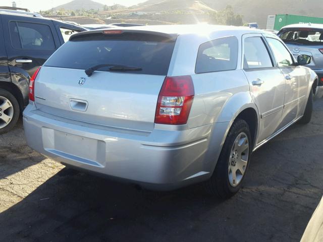 2D4FV48T35H570906 - 2005 DODGE MAGNUM SE SILVER photo 4