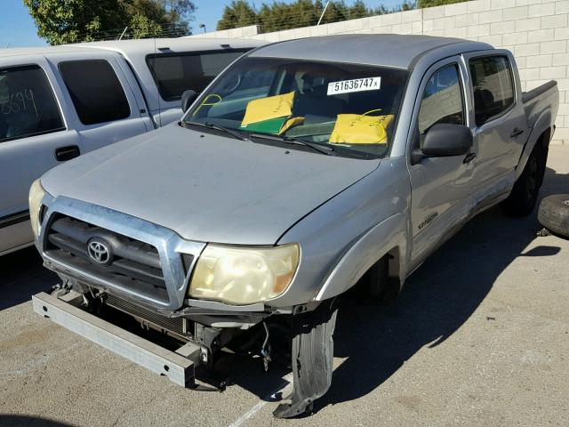 5TEKU72N06Z153694 - 2006 TOYOTA TACOMA DOU SILVER photo 2