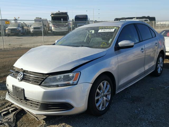 3VWDZ7AJ6BM328785 - 2011 VOLKSWAGEN JETTA SE SILVER photo 2