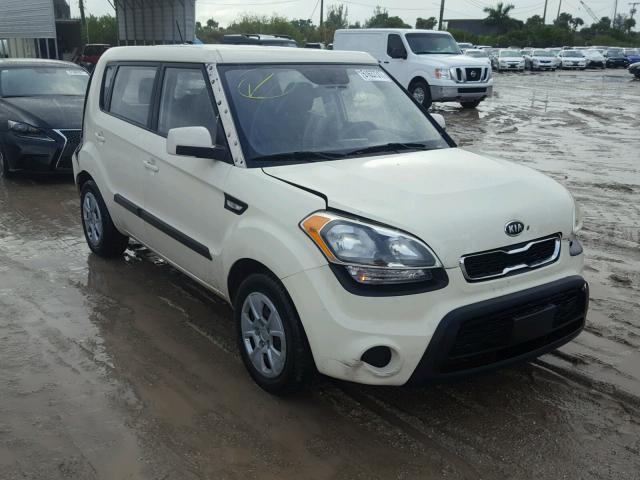 KNDJT2A57C7435935 - 2012 KIA SOUL WHITE photo 1