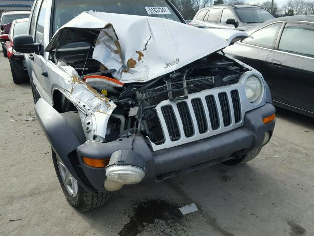 1J8GL48KX2W167977 - 2002 JEEP LIBERTY SP SILVER photo 9