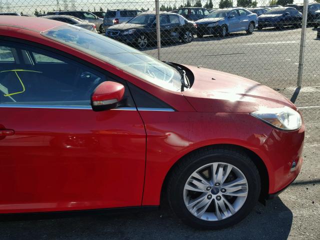 1FAHP3H28CL457718 - 2012 FORD FOCUS SEL RED photo 9