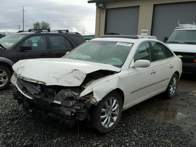 KMHFC46F37A185116 - 2007 HYUNDAI AZERA SE WHITE photo 2