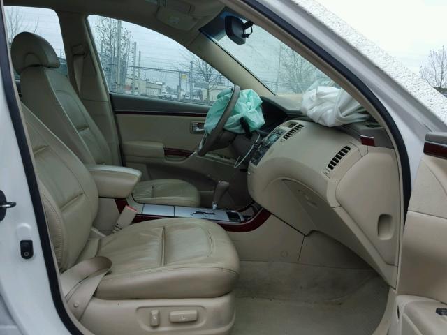 KMHFC46F37A185116 - 2007 HYUNDAI AZERA SE WHITE photo 5