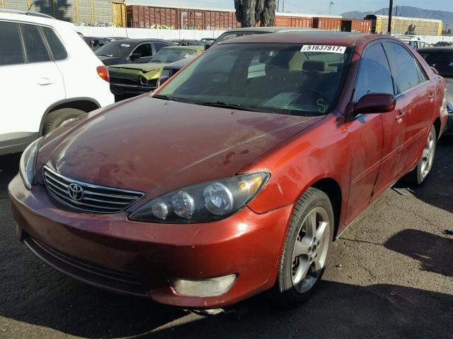 JTDBA32K850025208 - 2005 TOYOTA CAMRY SE RED photo 2