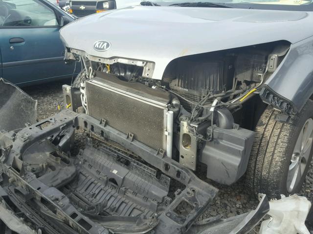 KNDJN2A28F7214462 - 2015 KIA SOUL GRAY photo 9