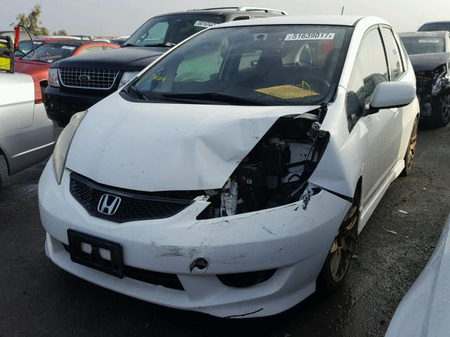 JHMGE8H40AS021165 - 2010 HONDA FIT SPORT WHITE photo 2