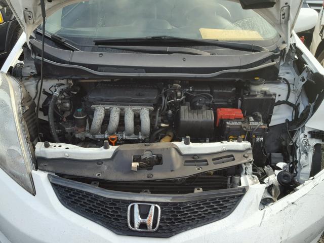 JHMGE8H40AS021165 - 2010 HONDA FIT SPORT WHITE photo 7