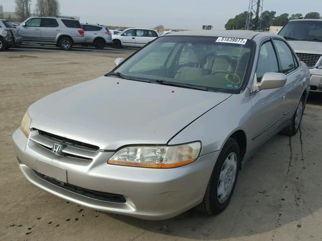 JHMCG665XXC010363 - 1999 HONDA ACCORD LX BEIGE photo 2