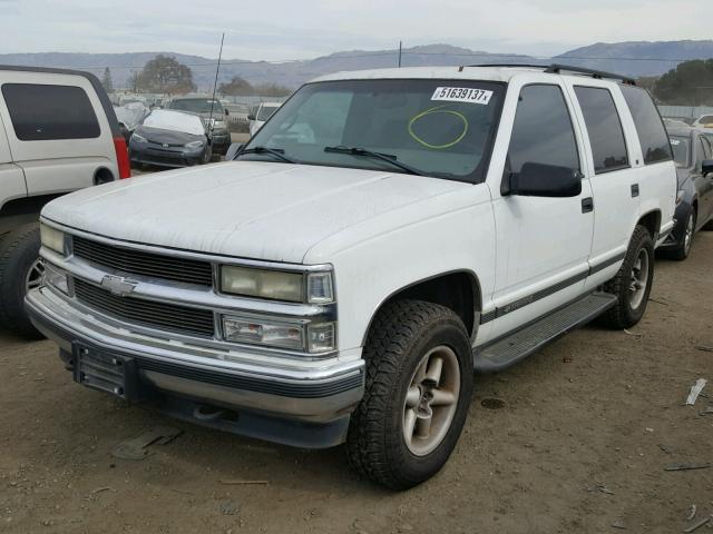 1GNEK13R2XJ310422 - 1999 CHEVROLET TAHOE K150 WHITE photo 2