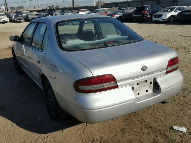 1N4BU31D1SC120882 - 1995 NISSAN ALTIMA XE SILVER photo 3