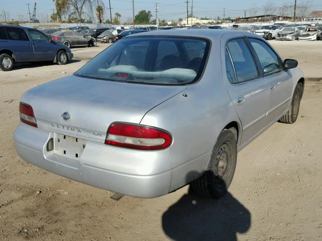 1N4BU31D1SC120882 - 1995 NISSAN ALTIMA XE SILVER photo 4