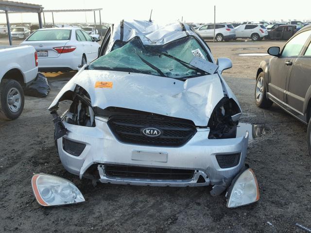 KNAFG528597222055 - 2009 KIA RONDO BASE SILVER photo 9