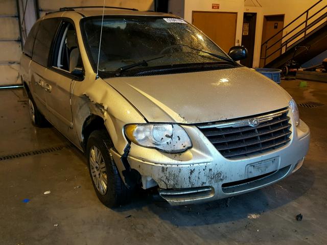 2A4GP44R06R738108 - 2006 CHRYSLER TOWN & COU GOLD photo 1