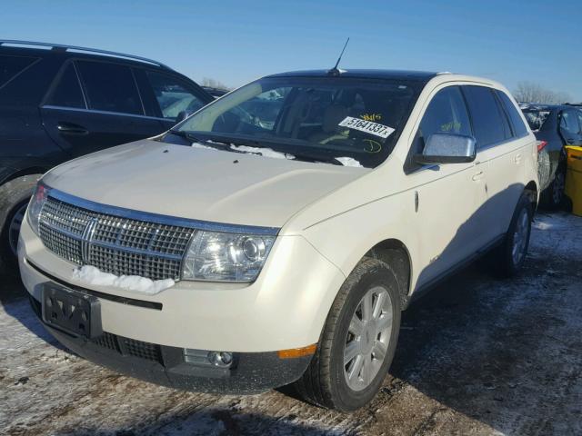 2LMDU68C18BJ32329 - 2008 LINCOLN MKX WHITE photo 2
