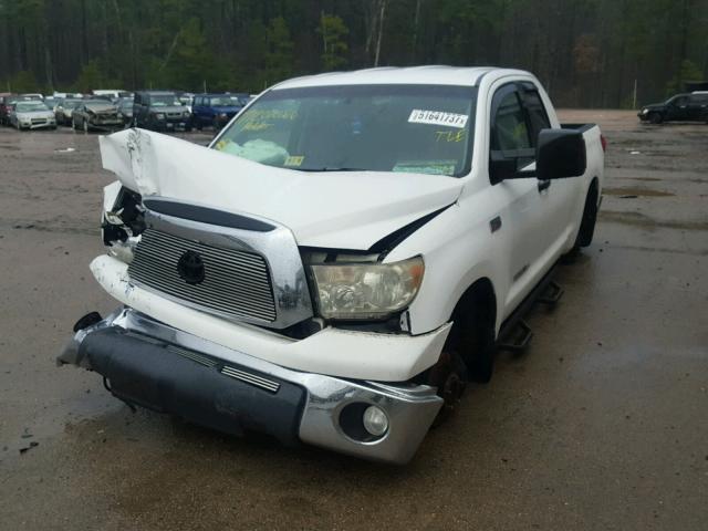 5TBRV54188S475261 - 2008 TOYOTA TUNDRA DOU WHITE photo 2