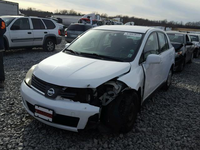 3N1BC11E58L420872 - 2008 NISSAN VERSA S WHITE photo 2