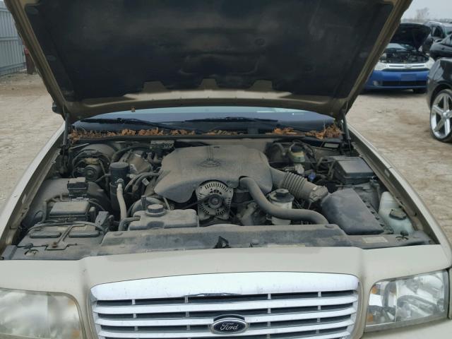 2FAFP73W2YX176985 - 2000 FORD CROWN VICT TAN photo 7