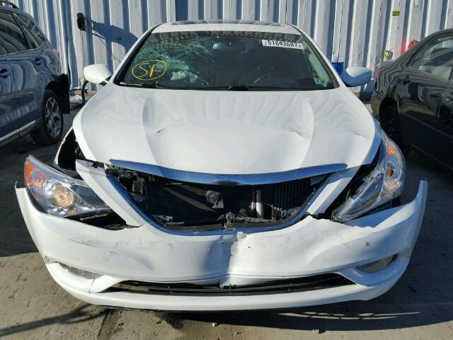 5NPEC4AB3DH741532 - 2013 HYUNDAI SONATA SE WHITE photo 9