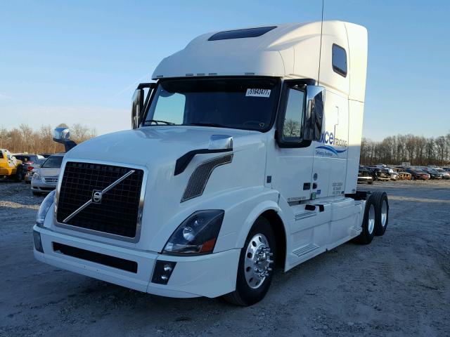 4V4NC9EH3GN963797 - 2016 VOLVO VN VNL WHITE photo 2