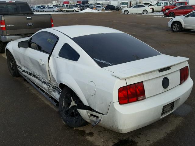 1ZVFT80N375270569 - 2007 FORD MUSTANG WHITE photo 3