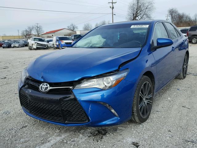 4T1BF1FK5GU568264 - 2016 TOYOTA CAMRY LE BLUE photo 2