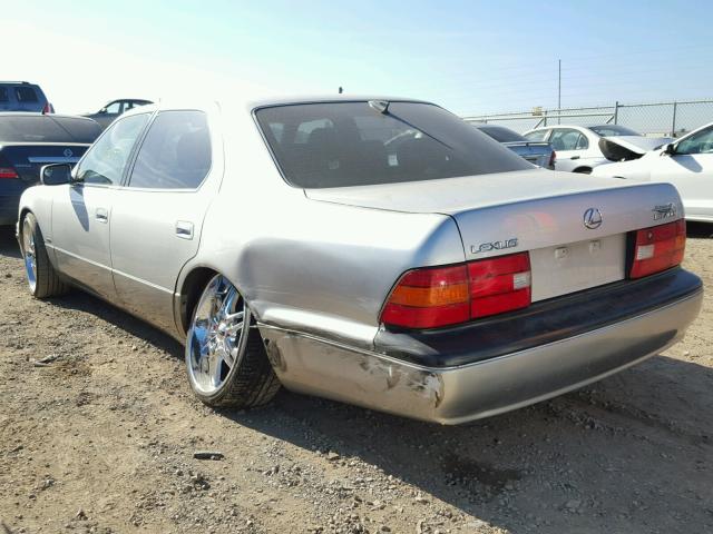 JT8BH28F9Y0178859 - 2000 LEXUS LS 400 SILVER photo 3