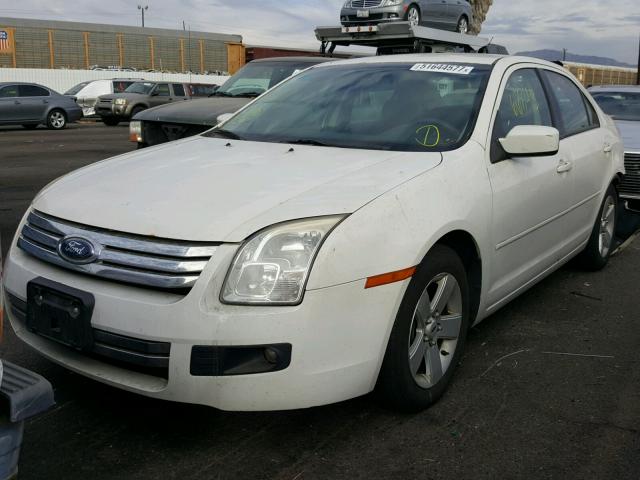 3FAHP07ZX8R125785 - 2008 FORD FUSION SE WHITE photo 2