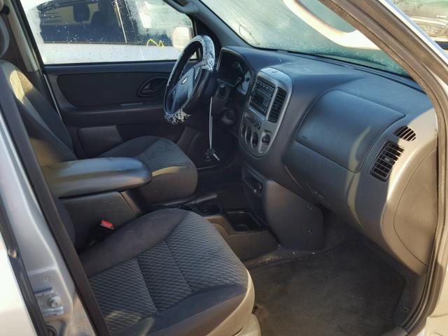 1FMYU03164KA86786 - 2004 FORD ESCAPE XLT SILVER photo 5