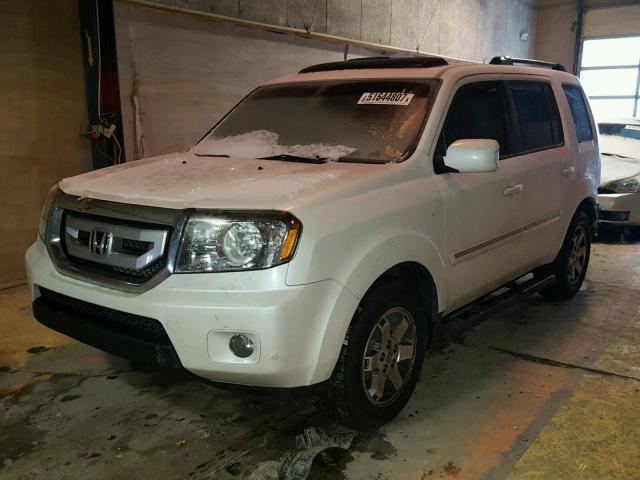 5FNYF4H98BB055392 - 2011 HONDA PILOT TOUR WHITE photo 2