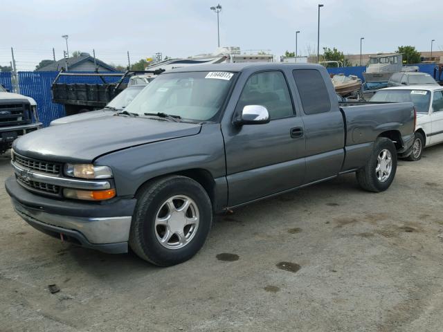 2GCEC19T2Y1194823 - 2000 CHEVROLET SILVERADO CHARCOAL photo 2