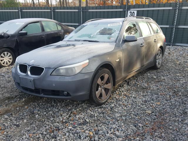 WBANN73546CN00190 - 2006 BMW 530 XIT GRAY photo 2