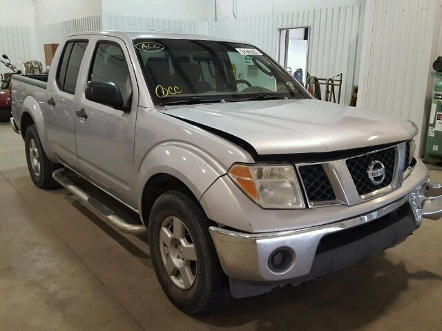 1N6AD07U47C453111 - 2007 NISSAN FRONTIER C SILVER photo 1