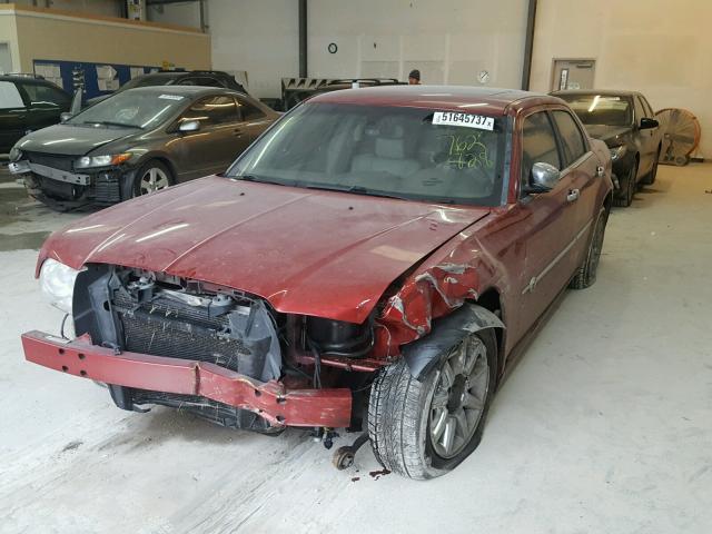 2C3LA63H37H762828 - 2007 CHRYSLER 300C RED photo 2