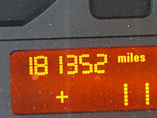 WBAET37423NJ35735 - 2003 BMW 325 I GRAY photo 8