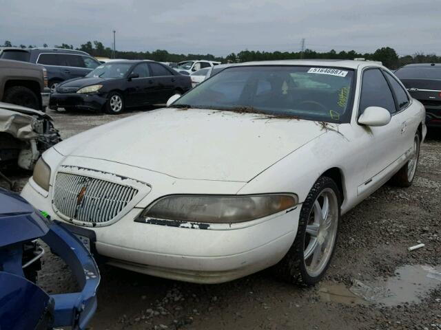 1LNFM92V5WY726311 - 1998 LINCOLN MARK VIII WHITE photo 2