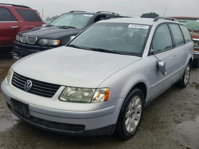 WVWHC63BX1E037636 - 2001 VOLKSWAGEN PASSAT GLS SILVER photo 2