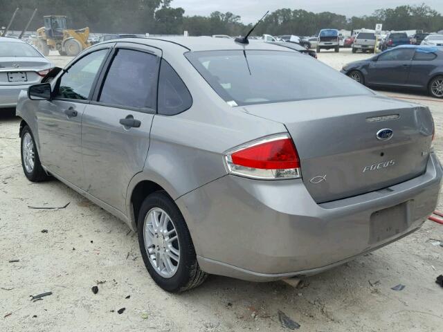 1FAHP35N68W124101 - 2008 FORD FOCUS SE GRAY photo 3