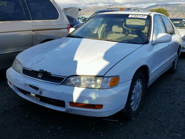 1HGCD5668VA023930 - 1997 HONDA ACCORD EX WHITE photo 2