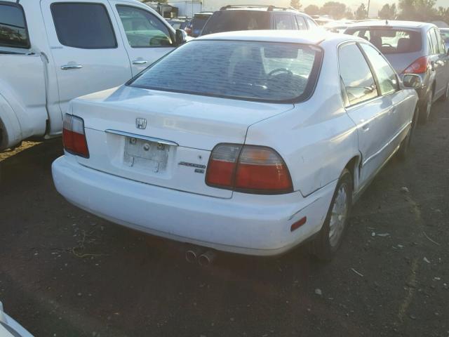 1HGCD5668VA023930 - 1997 HONDA ACCORD EX WHITE photo 4