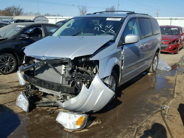 2A8HR54PX8R722163 - 2008 CHRYSLER TOWN & COU SILVER photo 2