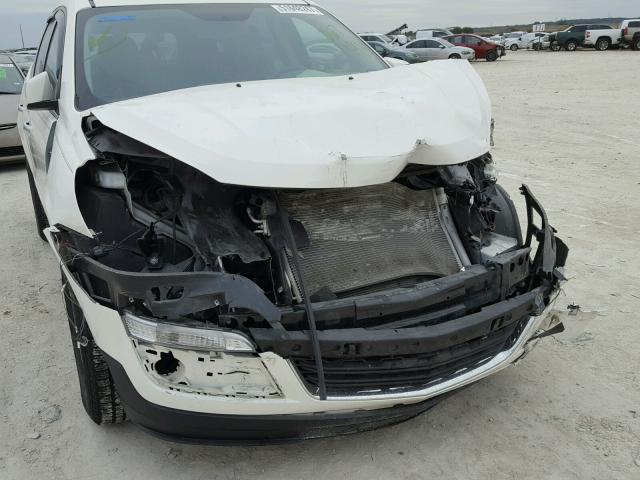 1GNKRGKD3FJ267196 - 2015 CHEVROLET TRAVERSE L WHITE photo 9